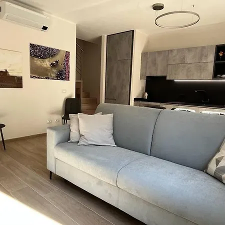 Sotto Le Mura, Loggia *