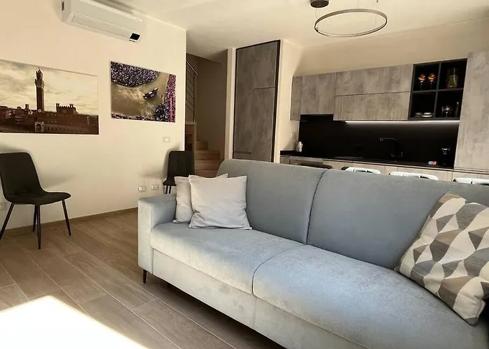 Sotto Le Mura, Loggia *